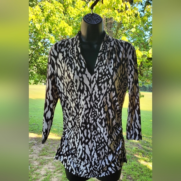 Vince Camuto black/white blouse size small - Picture 1 of 4